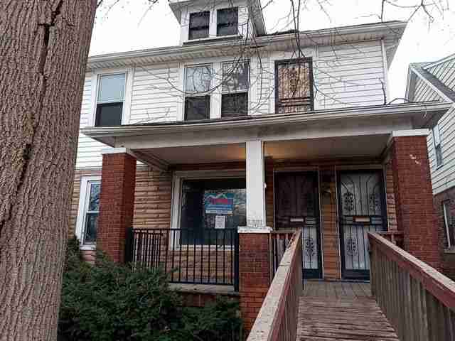 7722 Prairie front exterior.jpg